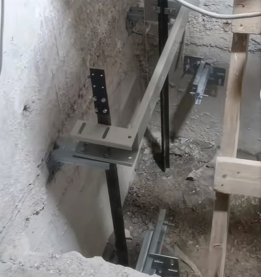 elevator bracket